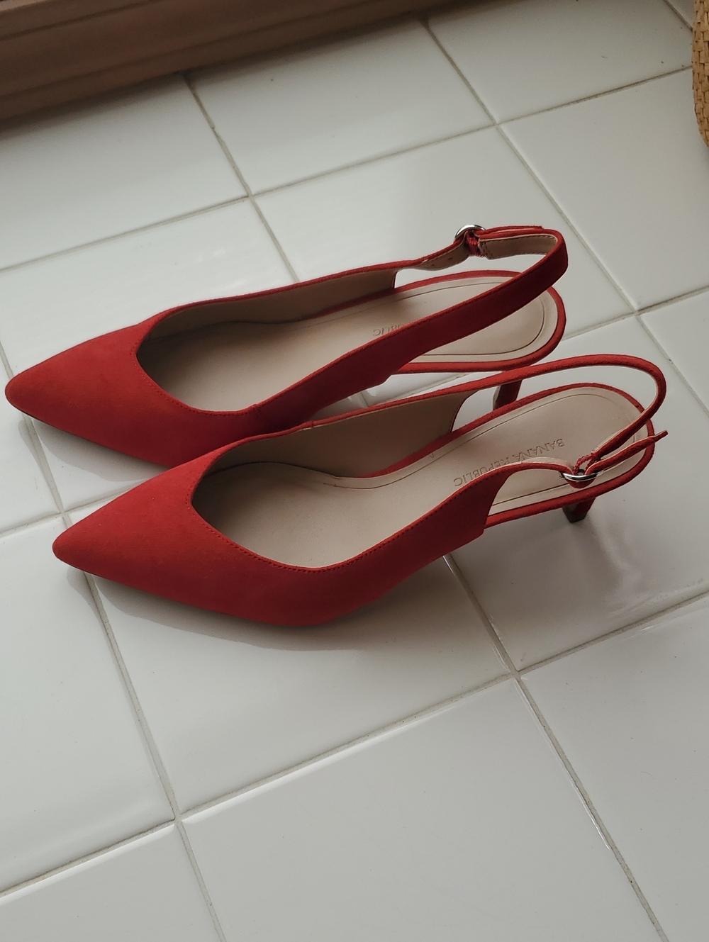Banana Republic Madison 12 Hour Red Suede Slingback Heels
